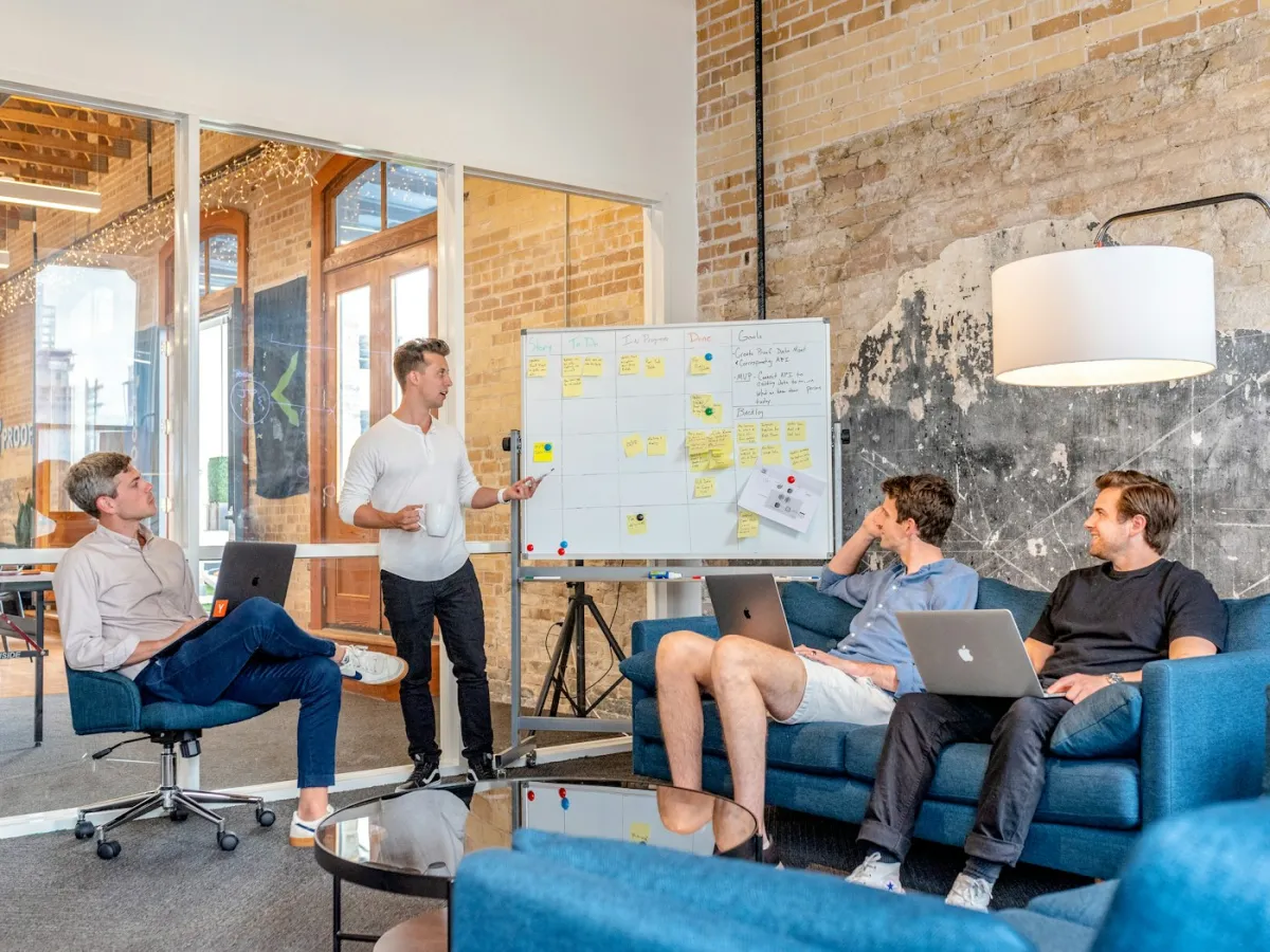 Workshop in front of a whiteboard
